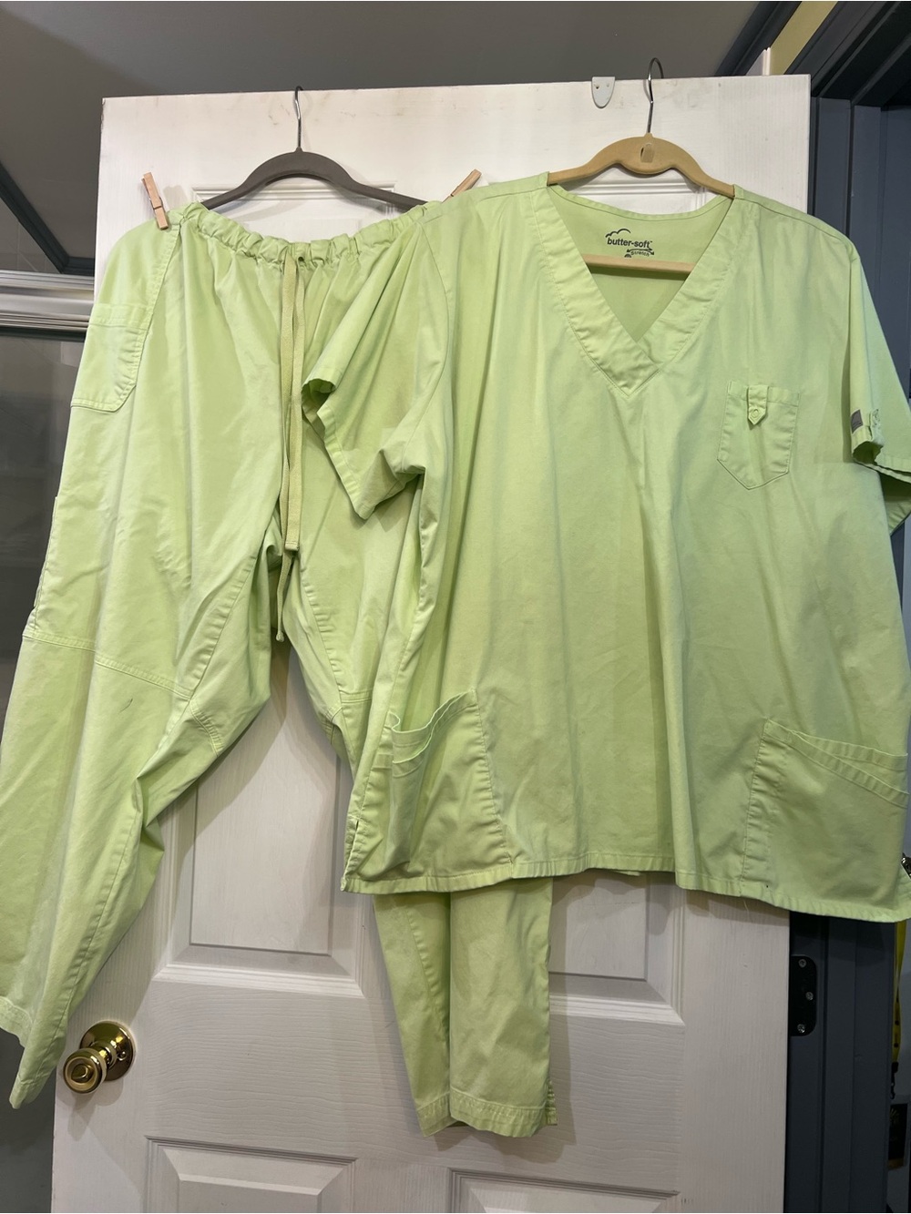Unbranded Women's Light Green Scrub Set - V-Neck Top & Drawstring Pants